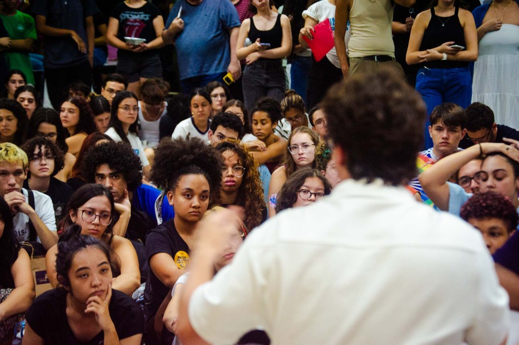 Deputado estadual Guilherme Cortez dialoga com estudantes em visita à Unesp&nbsp;Bauru